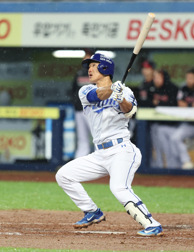 삼성 라이온즈의 이성규가 23일 대구 삼성라이온즈파크에서 열린 LG 트윈스와의 KBO 경기 6회말 역전 만루 홈런을 터뜨리고 있다. 삼성 제공