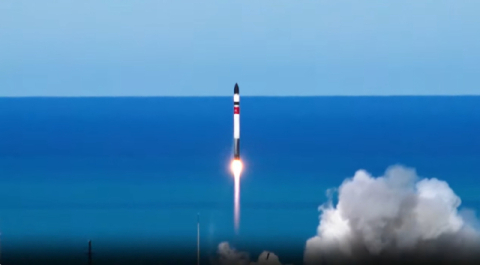 국내 최초 초소형 군집위성 1호기 발사…4시간 후 지상과 교신