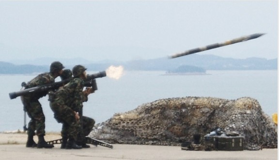 신궁=한국 최초의 휴대용 대공 미사일.