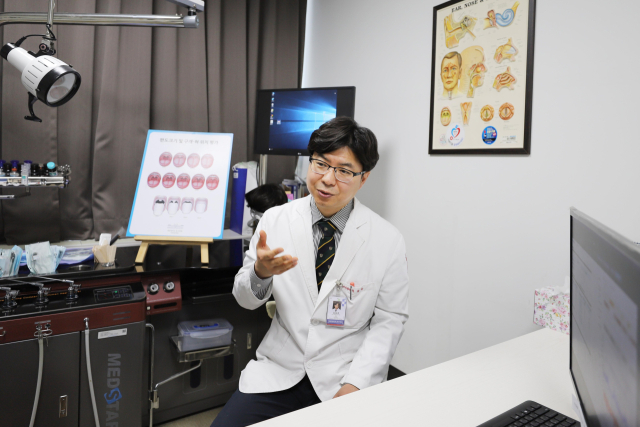 인터뷰 중인 김동은 계명대동산병원 이비인후과 교수. 계명대동산병원 제공.