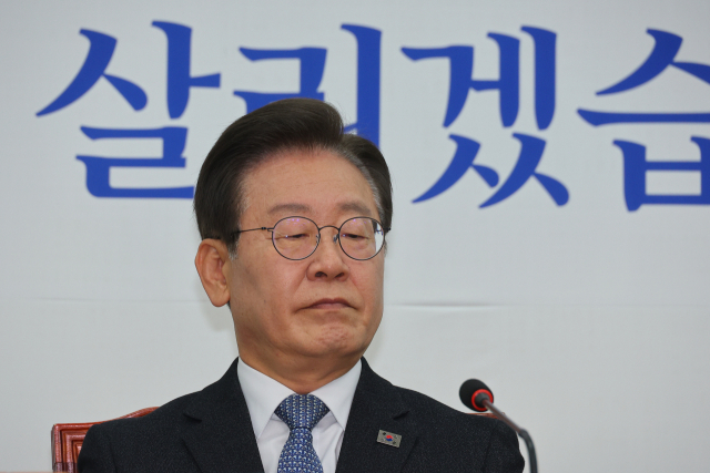 더불어민주당 이재명 대표가 22일 오전 국회에서 열린 최고위원회의에 참석해 있다. 연합뉴스