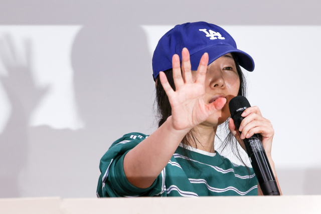 민희진 어도어 대표가 서울 서초구 한국컨퍼런스센터에서 열린 입장 발표 기자회견에 참석해 있다. 연합뉴스