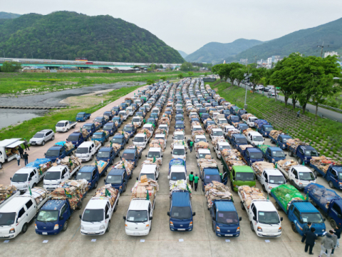 [포토뉴스] 청도군 '새마을환경살리기’ 행사…700t 생활폐품 실은 350대 트럭 행렬 장관