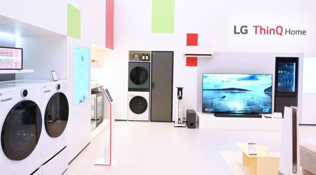 LG전자가 유럽 최대 가전전시회인 IFA2023에서 선보인 LG ThinQ Home 전시 공간. LG전자는 가전제품 구독 서비스를 확대하고 있다. LG전자 제공