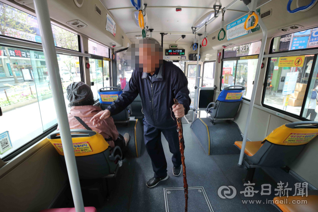 대구 통합 무임승차 도입 이후…버스 기사 “노인 승객 늘면서 늘 시간 부족”