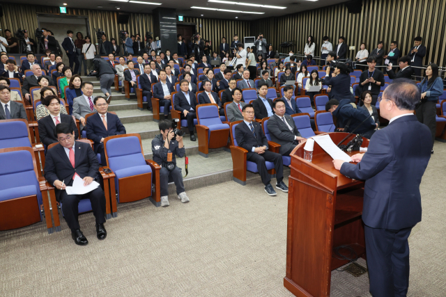 與, 황우여 새 비대위원장 지명에…