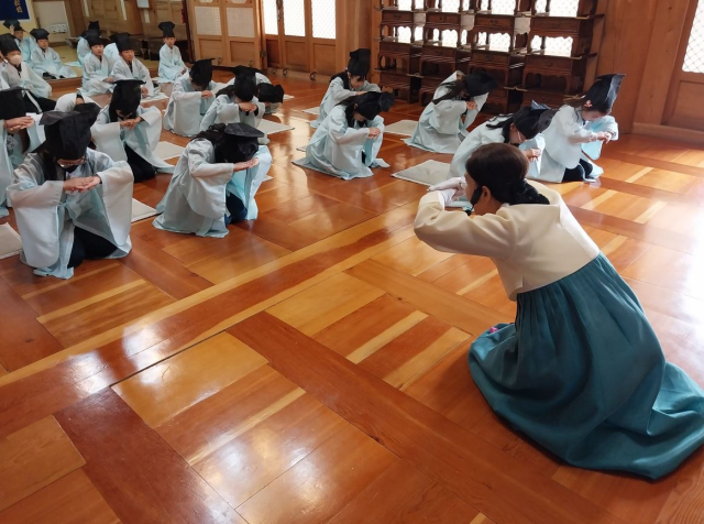 대구시교육청은 학생 4만1천여 명을 대상으로 오는 11월까지 '지역 연계 인성교육 체험학습'을 운영한다고 29일 밝혔다. 대구시교육청 제공