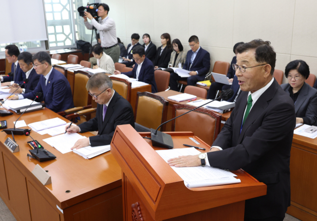 30일 국회에서 열린 연금개혁특별위원회 전체회의에서 김상균 공론화위원장이 보고를 하고 있다. 연합뉴스