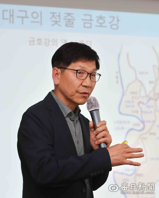 30일 오후 대구정책연구원에서 열린 제9회 대구 재발견 플라자 '대구의 젖줄 금호강'에서 이제화 (사)대구그린트러스트 정책위원장이 특강을 하고 있다. 정운철 기자 woon@imaeil.com