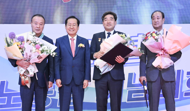 대구시는 제134주년 세계노동절 및 근로자의 날을 맞아 한국노총 대구지역본부와 함께 1일 대구복합스포츠타운 시민체육관에서 지역 근로자와 가족 및 외국인 근로자 등 1,500여 명이 참석한 가운데 