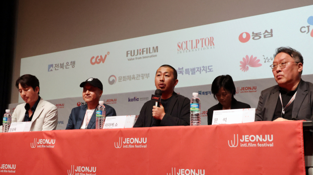 1일 오후 전북 전주시 완산구 고사동 전주디지털독립영화관에서 열린 제25회 전주국제영화제 개막작 