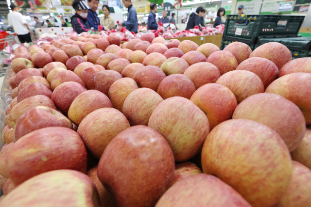 소비자물가 상승률 2%대로…과일값 오름세 지속