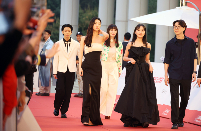 1일 전북 전주시 한국소리문화의전당 모악당에서 열린 제25회 전주국제영화제 레드카펫 행사에서 코리안시네마 부문 