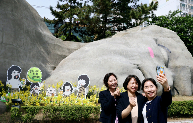 대구 달서구, 거대 원시인 '이만옹'과 가정의 달 캠페인 실시