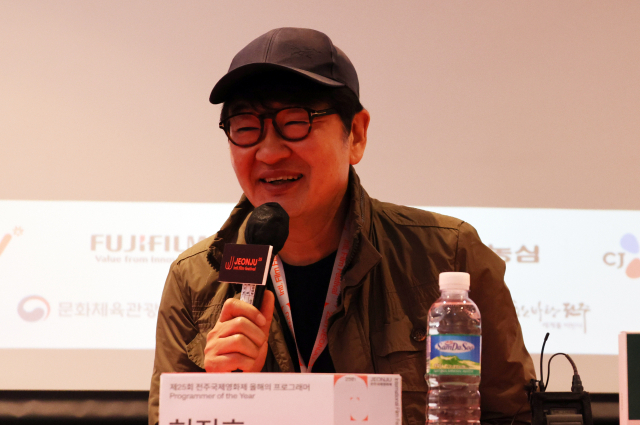 제25회 전주국제영화제 개막 이틀째인 2일 오후 전북 전주시 완산구 베스트웨스턴호텔에서 열린 