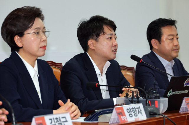 개혁신당 이준석 대표가 29일 오전 서울 국회에서 열린 최고위원회의에서 발언하고 있다. 연합뉴스