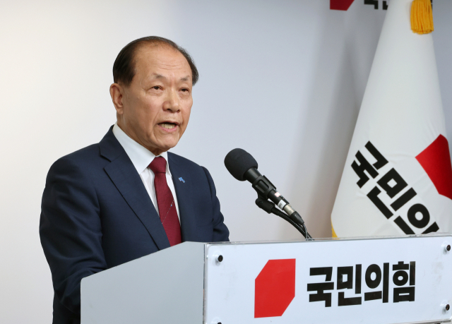 국민의힘 황우여 신임 비상대책위원장이 3일 오전 서울 여의도 당사에서 열린 취임 기자회견에서 취임 소감과 비대위 구성 등 운영 방향을 밝히고 있다. 연합뉴스
