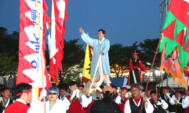 안동시와 안동문화원은 3일부터 7일까지 옛 안동역사 부지 내에 마련된 축제장에서 '2024 차전장군 노국공주 축제'를 마련한다. 안동시 제공