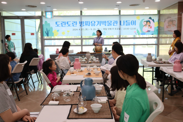 4월에 진행된 '도란도란 방짜유기박물관 나들이' 체험 모습. 대구문화예술진흥원 제공