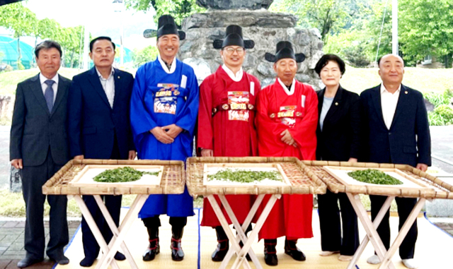 경상북도는 7일 경북 상주시 함창읍 경북잠사곤충사업장에서 '2024 풍잠기원제'를 열었다. 경북도 제공