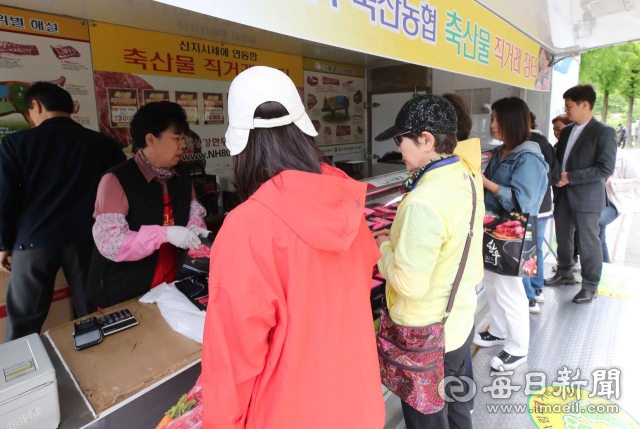 [포토뉴스] “봉무공원서 한우·한돈 저렴하게 구입하세요”