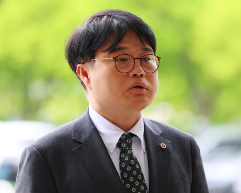 의협 '총파업' 카드 만지작…정부 