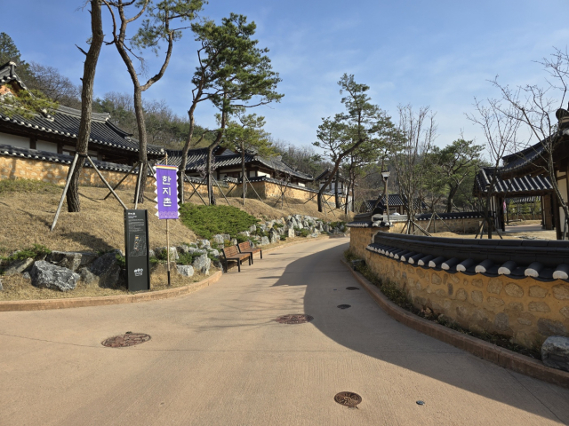 청송 장난끼 공화국 건물의 내부 모습. 사진 김우정 기자