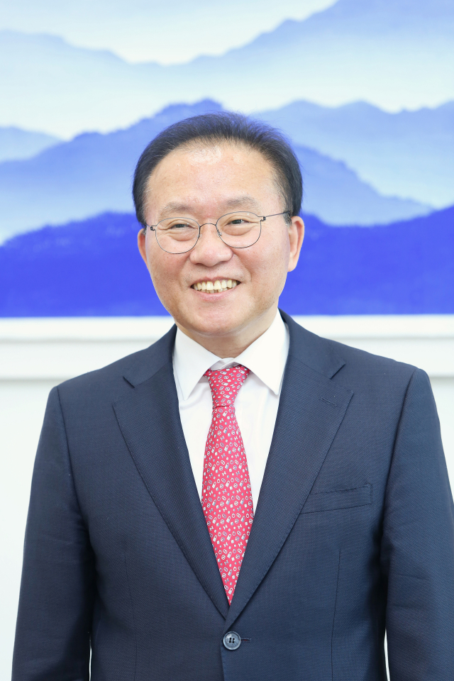 윤재옥 국민의힘 전 원내대표가 13일 국회 운영위원장실에서 매일신문과 인터뷰를 하면서 임기 13개월 간의 소회를 밝히고 있다. 이무성 객원기자