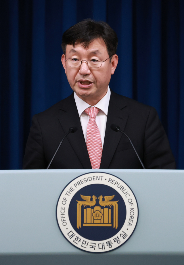 성태윤 대통령실 정책실장이 13일 서울 용산 대통령실 청사에서 일본 정부의 행정지도로 촉발된 