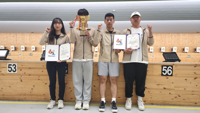 경북도민체전 사격 대회에서 입상을 차지한 경북전문대 사격선수들이 파이팅을 외치고 있다. 경북전문대 제[공