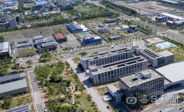 지난 15일 찾은 대구 달성군 대구국가산업단지 내 국가물산업클러스터 집적단지. 2016년 이후 총 39개 사가 이곳에 입주 하기로 협약을 체결했지만, 현재11개 기업의 땅은 그대로 방치된 상태다. 안성완 기자 asw0727@imaeil.com