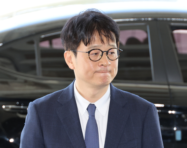 이창수 신임 서울중앙지검장이 16일 서초동 청사로 출근하고 있다. 연합뉴스