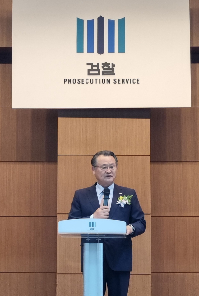 법무부 청소년 범죄예방위원 대구서부지역협의회 이재하 제8대 회장이 16일 대구지검 서부지청에서 열린 취임식에서 소감을 밝히고 있다. 이주형 기자
