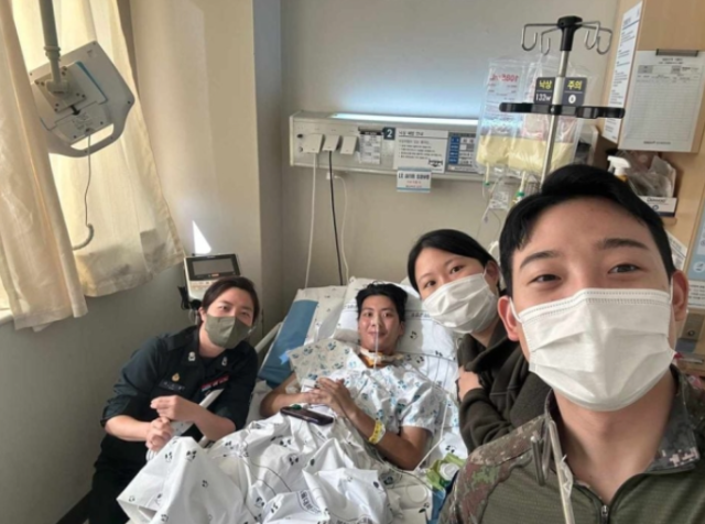 야간 훈련을 하다 갑작스럽게 쓰러져 병원으로 옮겨진 특전사 중사가 1%의 기억으로 의식을 되찾았다는 사연이 알려졌다. 페이스북 캡처