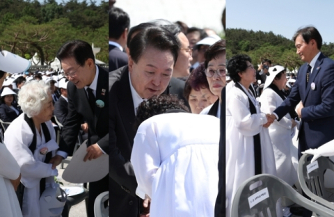 [화보] 尹·이재명·조국, 5·18 광주 찾아 오월어머니회 손 맞잡아