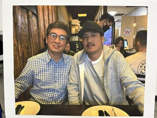 LA에서 경찰 총격으로 숨진 한인 양용 씨(오른쪽)와 아버지 양민 씨(왼쪽). 연합뉴스