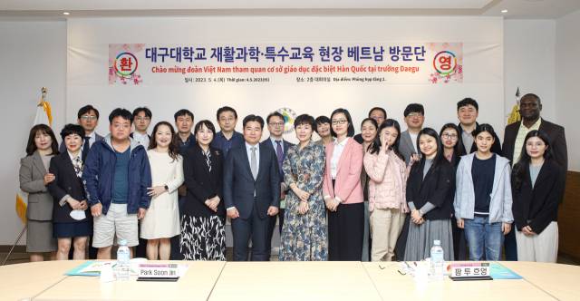 베트남 빈 그룹 관계자들이 대구대 재활과학·특수교육과를 방문해 기념 촬영을 하고 있다. 대구대 제공