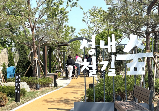 대구선 복선전철사업으로 발생된 영천시 성내동 일원 폐철도 부지가 도심속 철길숲으로 재탄생했다. 영천시 제공