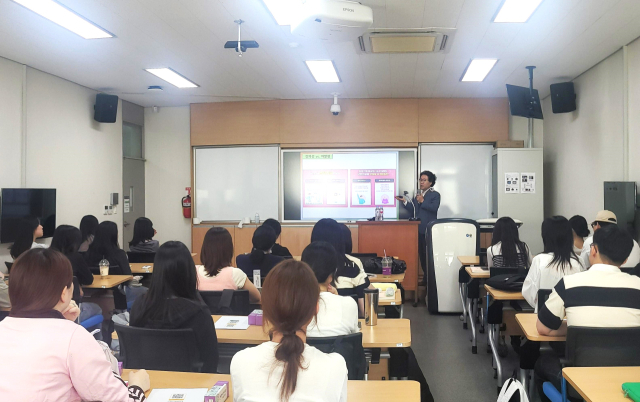 이재수 국민연금공단 서대구지사장이 최근 경북대와 계명대 학생들을 대상으로 국민연금제도와 연금개혁 등에 관한 특강을 진행했다. 국민연금 서대구지사 제공