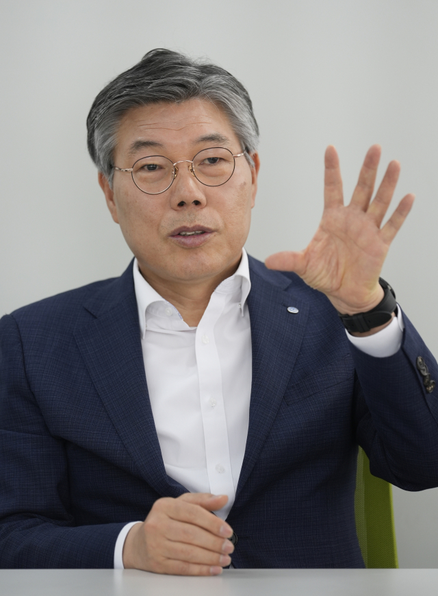 황병우 DGB금융지주 회장 겸 대구은행장이 21일 매일신문사에서 매일신문과 인터뷰를 하고 있다. 김영진 기자 kyjmaeil@imaeil.com