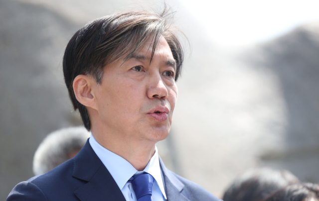 조국 조국혁신당 대표가 22일 오후 경남 합천군 합천읍 일해공원 입구에서 