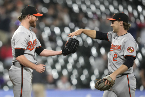 MLB 심판 황당한 '수비 방해 끝내기' 판정 논란