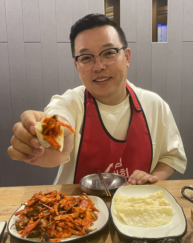 대구 서구 무침회 골목이 다시 살아나고 있다. 박 대표의 간단하지만 야심찬 메뉴 개발 덕분이다. 대구 무침회 옆에 무언가 따라 붙었다. 바로 