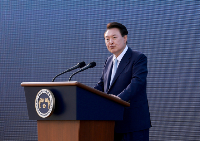 윤석열 대통령이 23일 서울 용산 대통령실 잔디마당에서 열린 