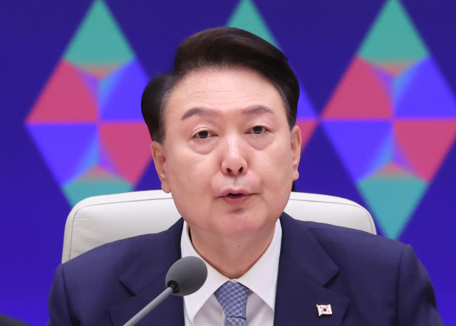 윤석열 대통령이 27일 청와대 영빈관에서 열린 제9차 한일중 정상회의에서 발언하고 있다. 연합뉴스