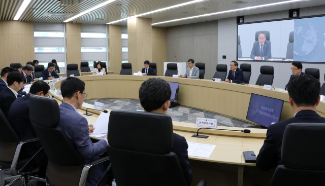 행정안전부 고기동 차관이 27일 오전 정부세종청사에서 열린 지역 물가책임관 회의를 주재하고 있다. 연합뉴스