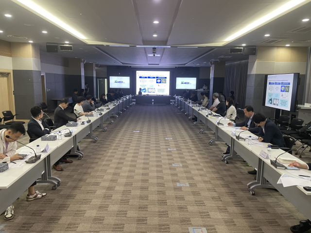 중소벤처기업부와 산업통상자원부는 28일 대구 동구에 있는 케이메디허브(대구경북첨단의료산업진흥재단)에서 