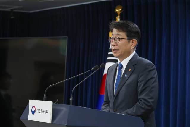 28일 국회에서 더불어민주당 주도로 전세사기피해자 지원 및 주거안정에 관한 특별법 개정안이 가결됐다. 이에 박상우 국토교통부 장관은 정부 서울청사에서 입장문 발표를 통해 대통령에게 재의요구안을 제안할 것이라고 밝혔다. 2024.5.28. 국토부 제공