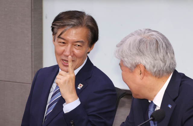 조국혁신당 조국 대표(왼쪽)가 29일 오전 국회 의원회관에서 열린 새로운 제7공화국의 국가 비전, 