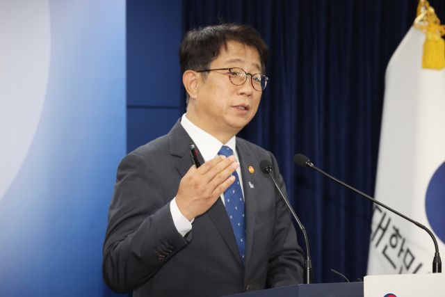 박상우 국토교통부 장관이 28일 서울 종로구 정부서울청사에서 전세사기피해자법 개정안 본회의 가결과 관련한 정부 입장을 브리핑하고 있다. 연합뉴스